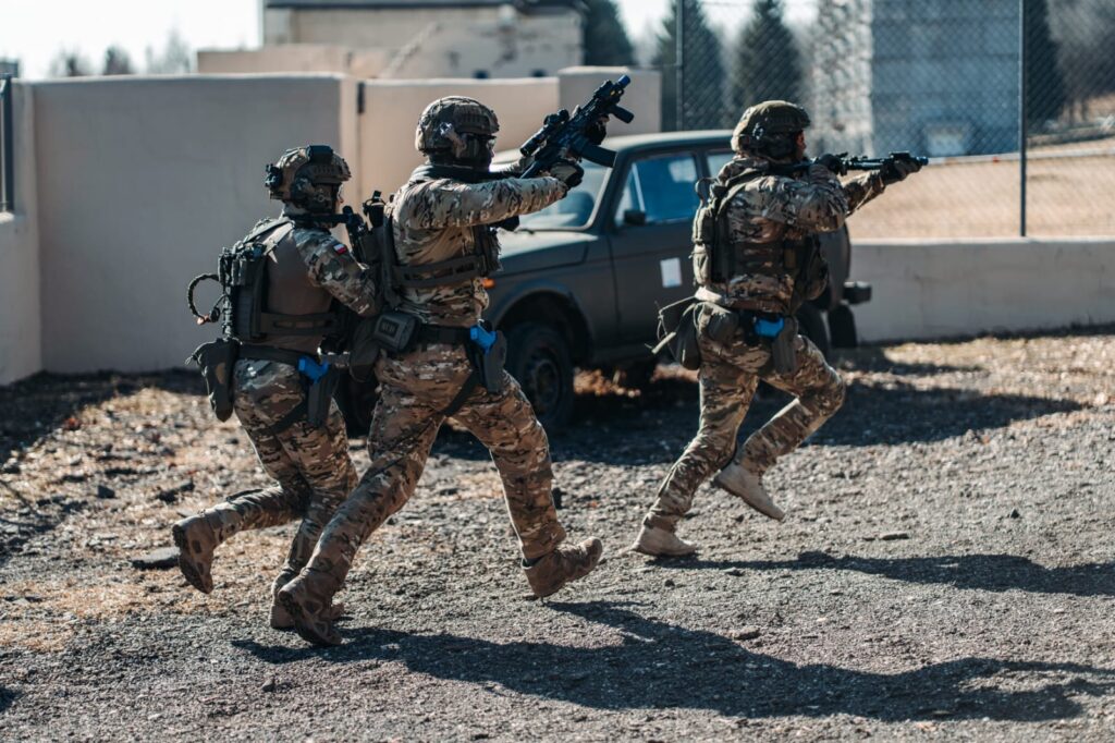 Polish-Slovak cunter-terrorism officers training.