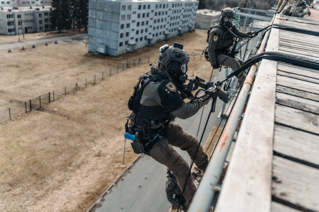 Polish-Slovak cunter-terrorism officers training.