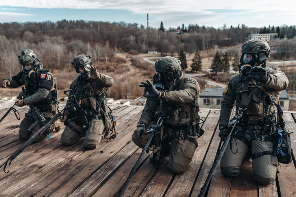 Polish-Slovak cunter-terrorism officers training.