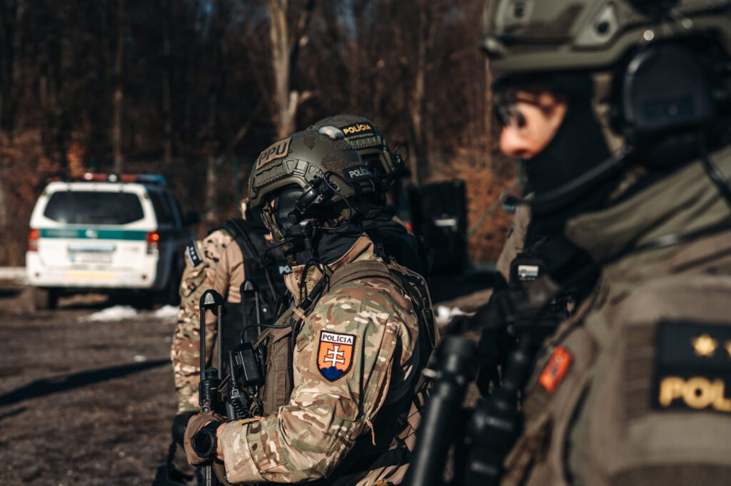 Polish-Slovak cunter-terrorism officers training.